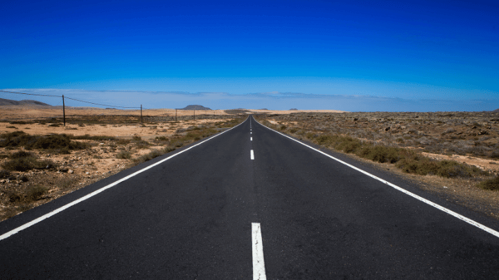 Uma estrada representando o caminho do planejamento previdenciário